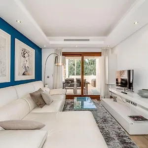 https://bahia-de-la-plata-de-estepona-spain-boutique-appartment.1costadelsol.com